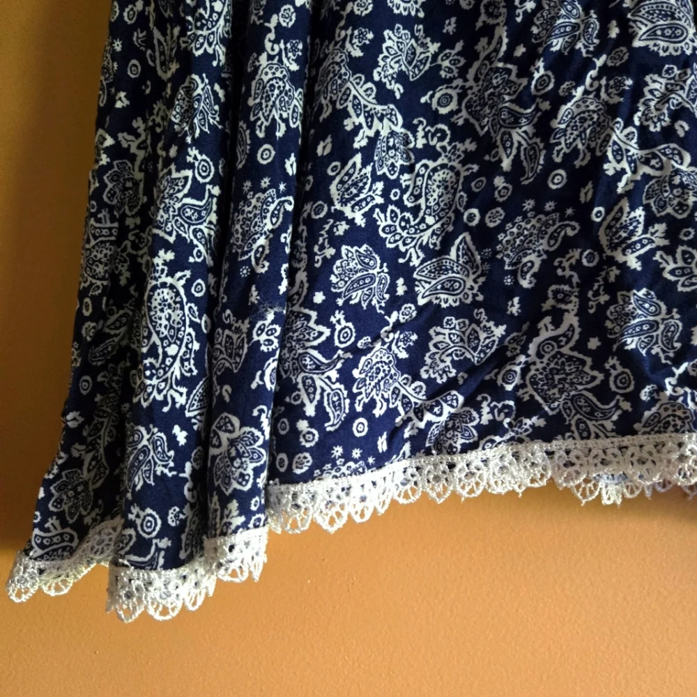 Shoreline Paisley Skirt, size L/XL.